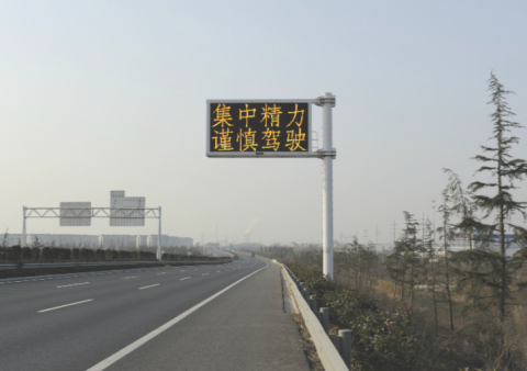 深圳市迈锐智能设备浅谈不同场景下如何选择交通诱导显示屏型号？