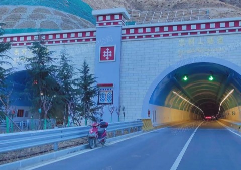 西藏自治区拉萨市区忠材山隧道